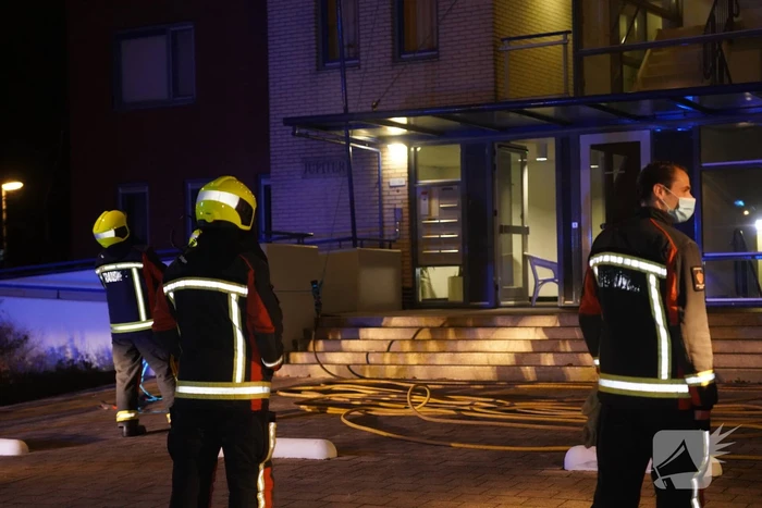 Veel rook bij brand in flatwoning