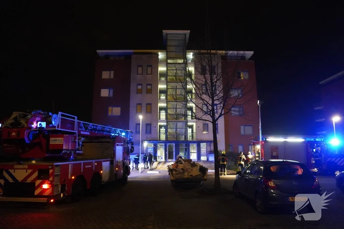 Veel rook bij brand in flatwoning