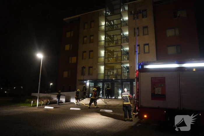 Veel rook bij brand in flatwoning