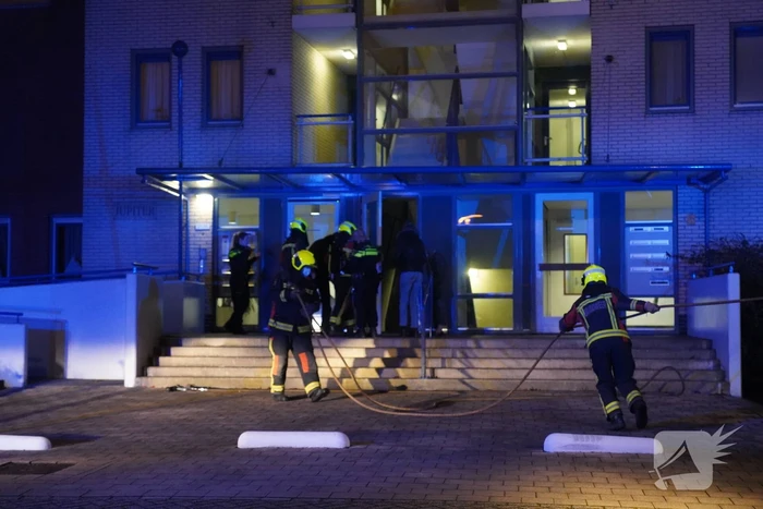 Veel rook bij brand in flatwoning
