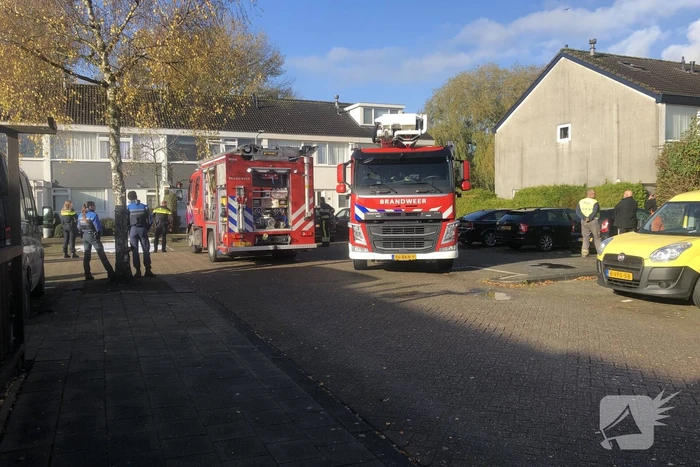 Brandweer blust brand in zolder
