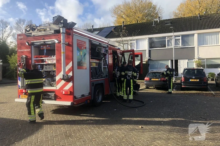 Brandweer blust brand in zolder