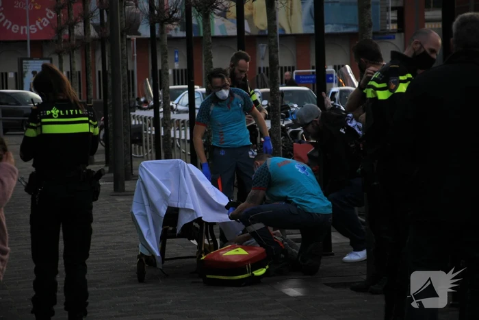 Scooter botst op canta, een gewonde