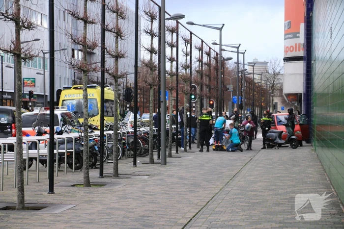 Scooter botst op canta, een gewonde