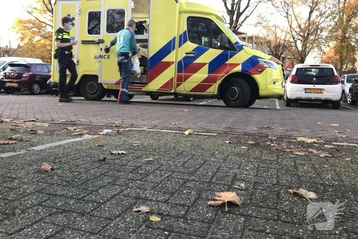 Vrouw gewond na aanrijding met auto