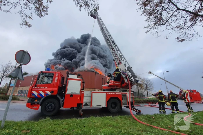Sporthal Optisport De Schelft verwoest door brand