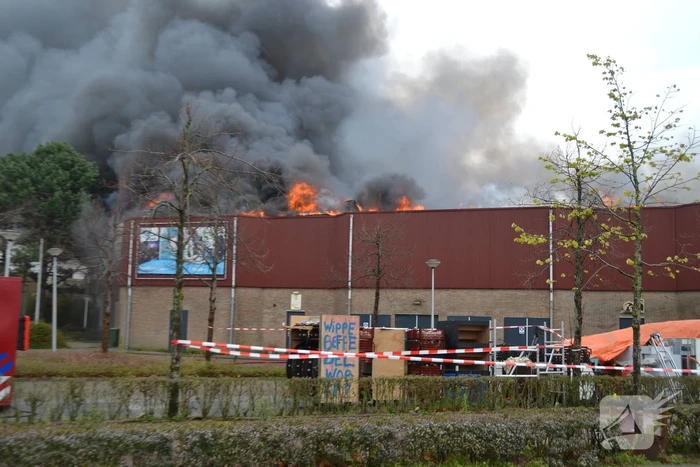 Sporthal Optisport De Schelft verwoest door brand