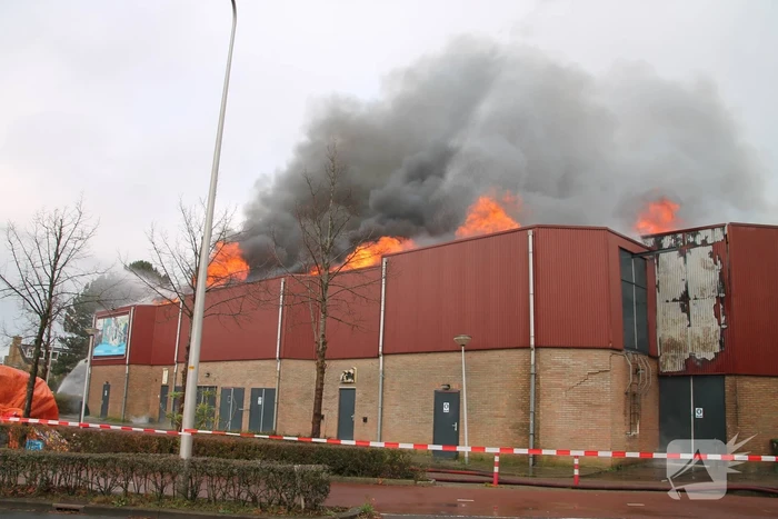 Sporthal Optisport De Schelft verwoest door brand