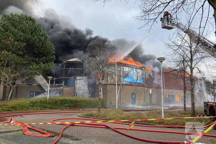 Sporthal Optisport De Schelft verwoest door brand