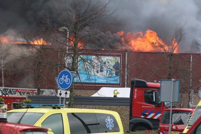Sporthal Optisport De Schelft verwoest door brand
