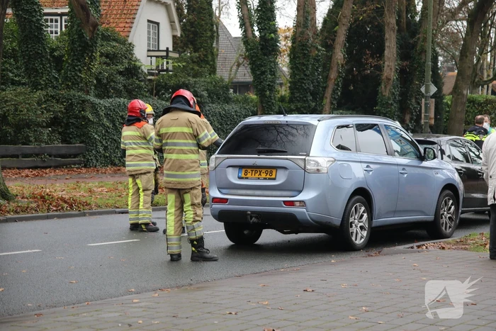 Kop-staart botsing tussen drie voertuigen