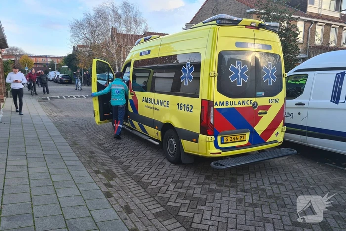 Traumahelikoper landt voor gevallen persoon