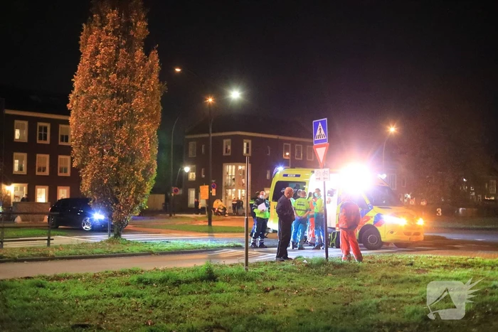 Traumahelikopter landt voor gewond persoon