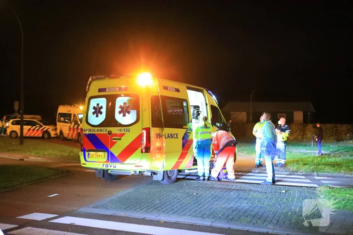 Traumahelikopter landt voor gewond persoon