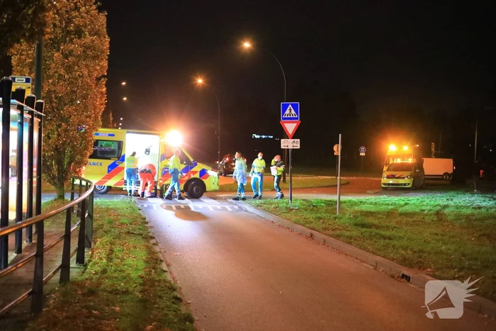 Traumahelikopter landt voor gewond persoon