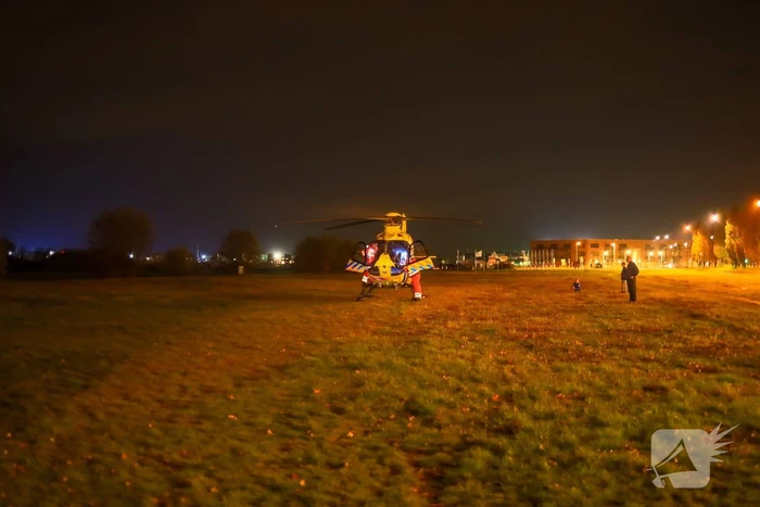 Traumahelikopter landt voor gewond persoon