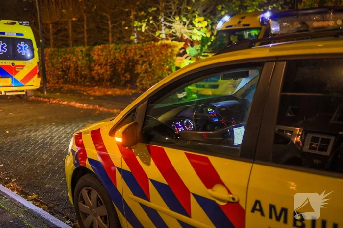Traumahelikopter landt voor gewond persoon