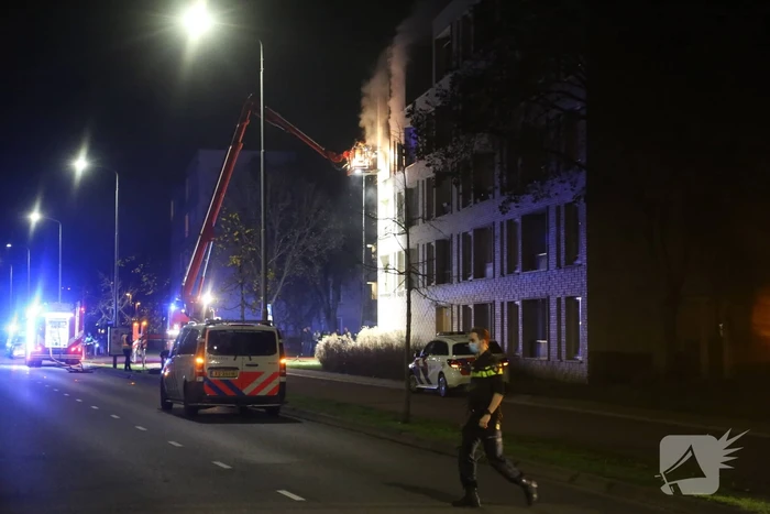 Grote uitslaande brand in appartementencomplex