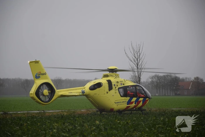 Twee voertuigen belanden in sloot na botsing