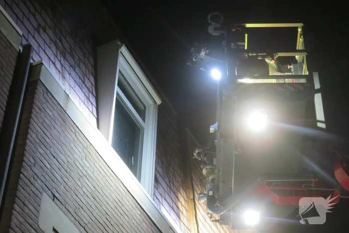 Zonnescherm waait kapot door harde wind