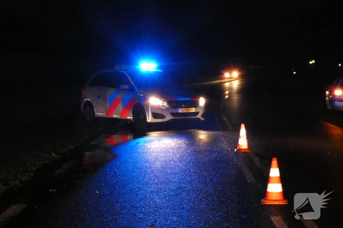 Auto belandt in sloot