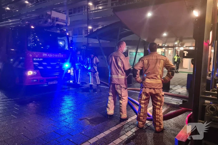 Veel rook bij brand in flatwoning