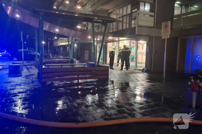 Veel rook bij brand in flatwoning