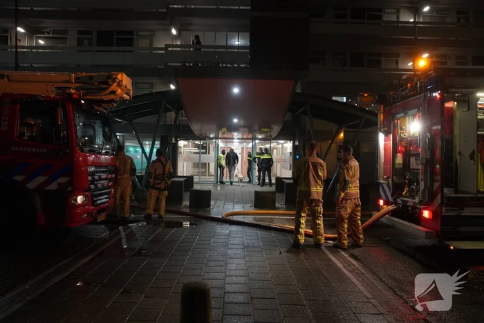 Veel rook bij brand in flatwoning