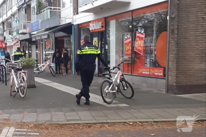 Blokker ontruimd na vreemde lucht
