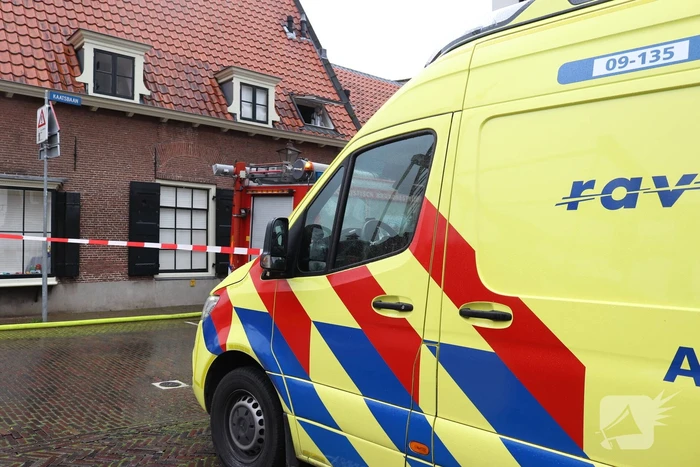 Grote zwarte rookwolken bij shoarmazaak