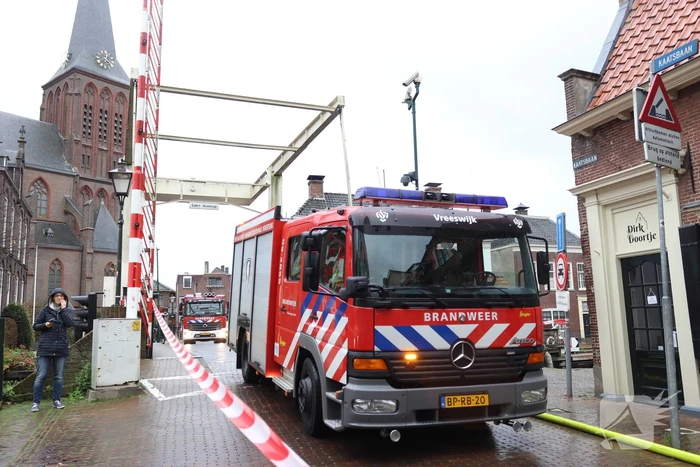 Grote zwarte rookwolken bij shoarmazaak