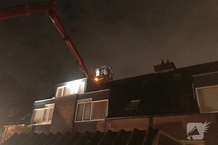 Brand in schoorsteen van woning