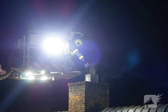 Brand in schoorsteen van woning