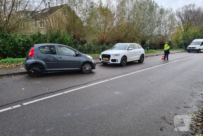Bestuurster verliest macht over het stuur