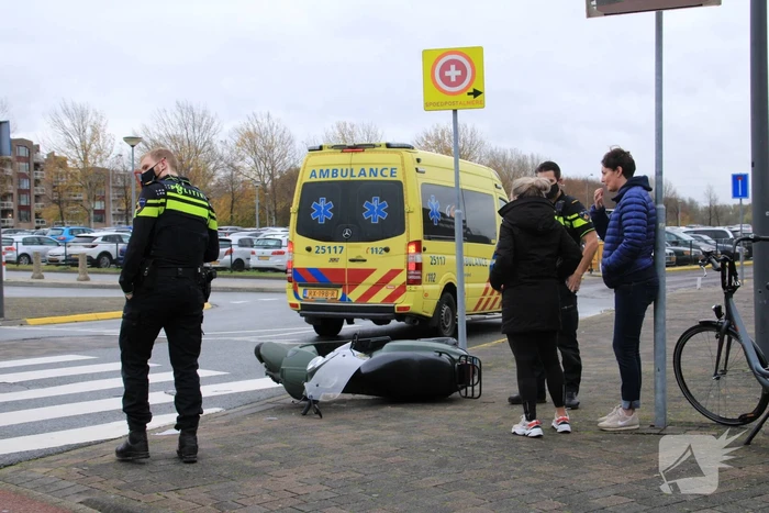 Scooterrijder aangereden bij oversteken