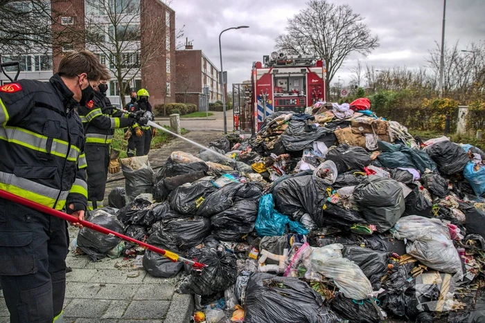 Brand in vuilniswagen snel geblust