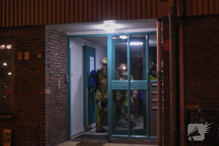 Onderzoek naar mogelijk brand in portiek