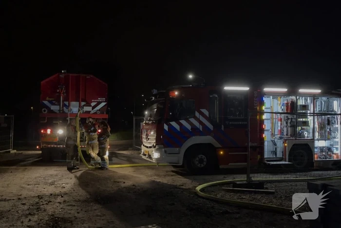 Forse buitenbrand bij bedrijfspand