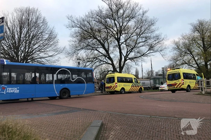 Twee gewonden bij verkeersongeval met stadsbus