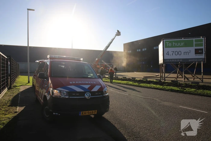 Brand in bedrijfsverzamelgebouw op Distripark Doelwijk