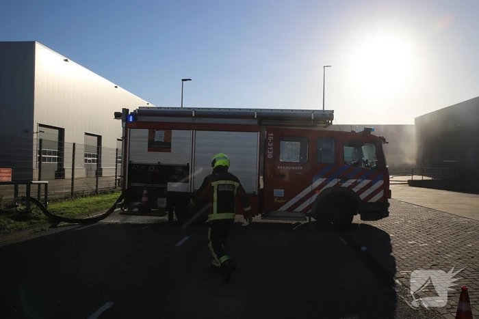 Brand in bedrijfsverzamelgebouw op Distripark Doelwijk