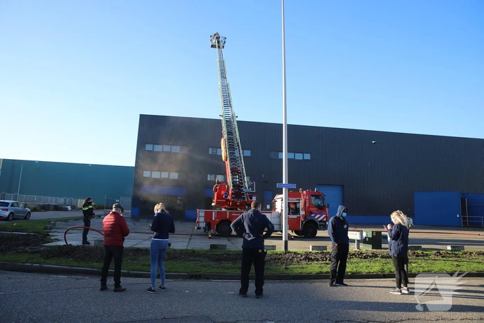 Brand in bedrijfsverzamelgebouw op Distripark Doelwijk