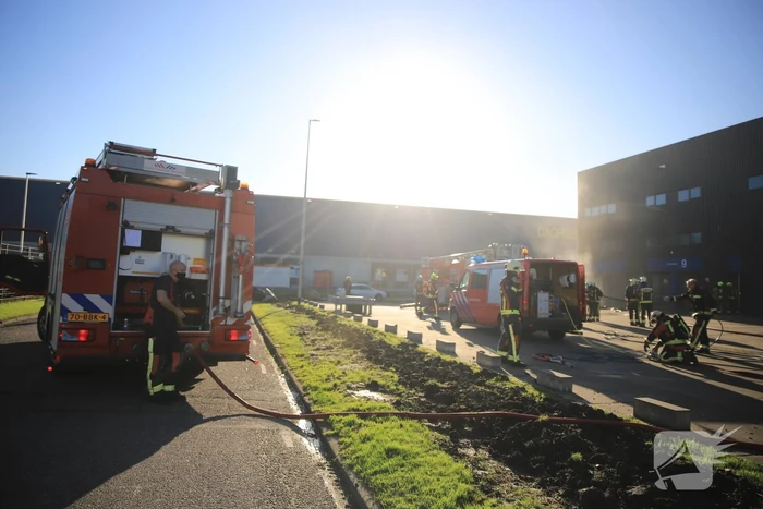 Brand in bedrijfsverzamelgebouw op Distripark Doelwijk