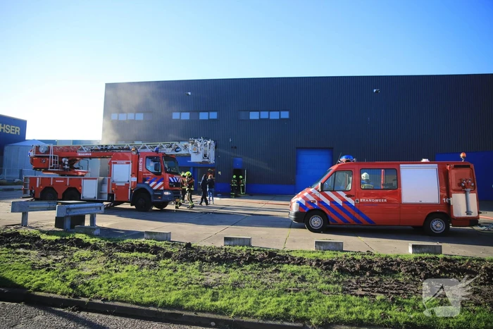 Brand in bedrijfsverzamelgebouw op Distripark Doelwijk