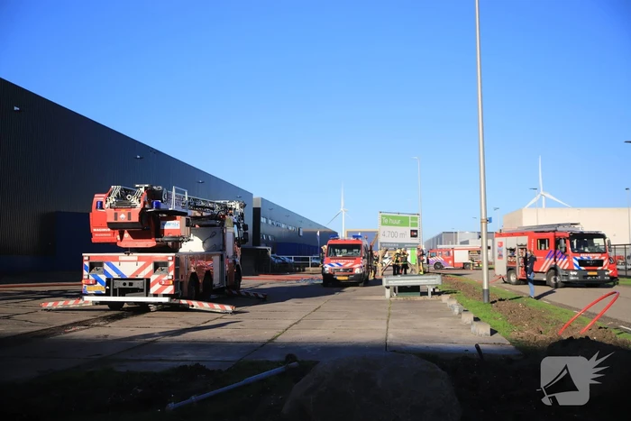 Brand in bedrijfsverzamelgebouw op Distripark Doelwijk