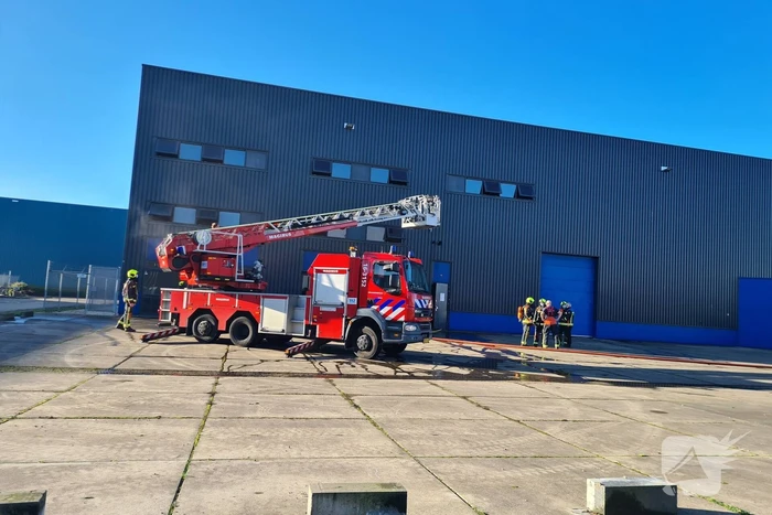 Brand in bedrijfsverzamelgebouw op Distripark Doelwijk