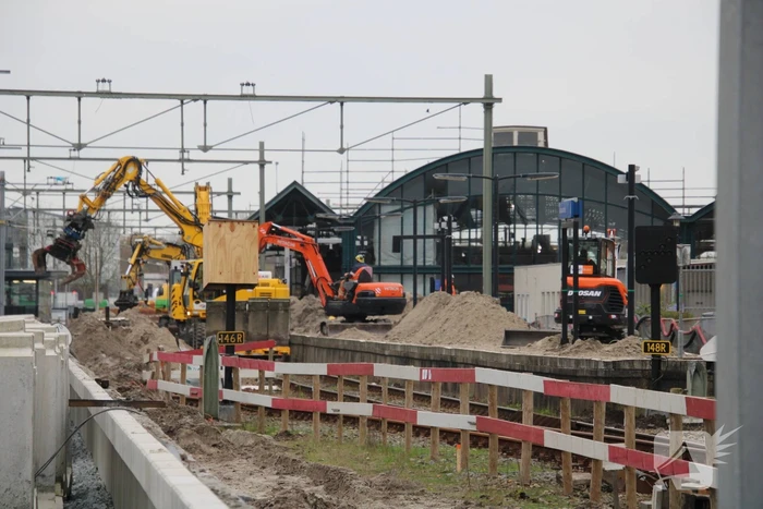Werkzaamheden verlenging perron voor project Extra Sneltrein