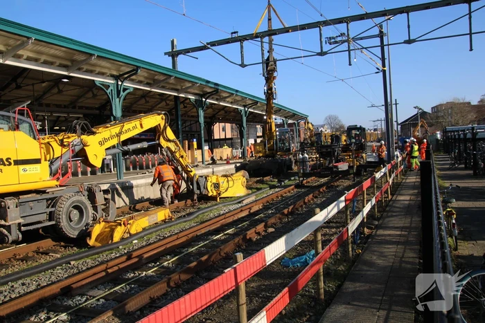 Werkzaamheden verlenging perron voor project Extra Sneltrein