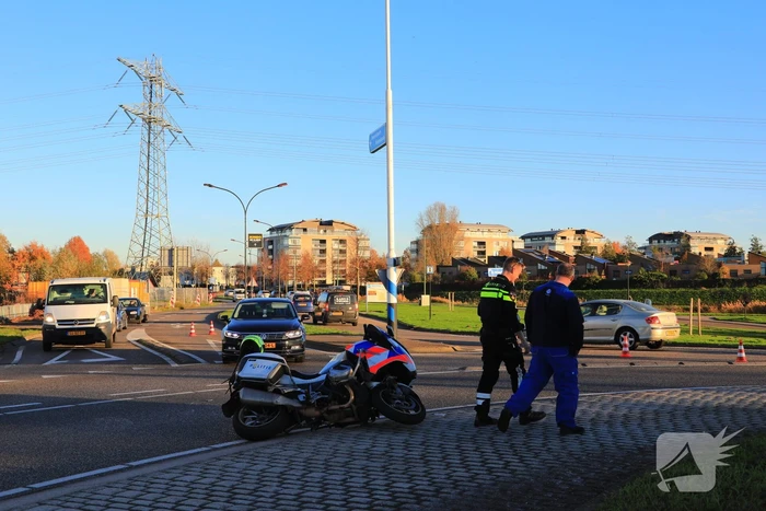 Motoragent aangereden door auto