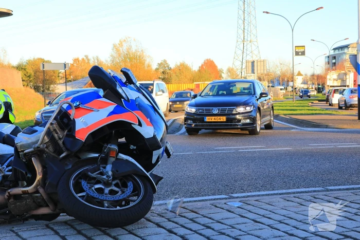 Motoragent aangereden door auto
